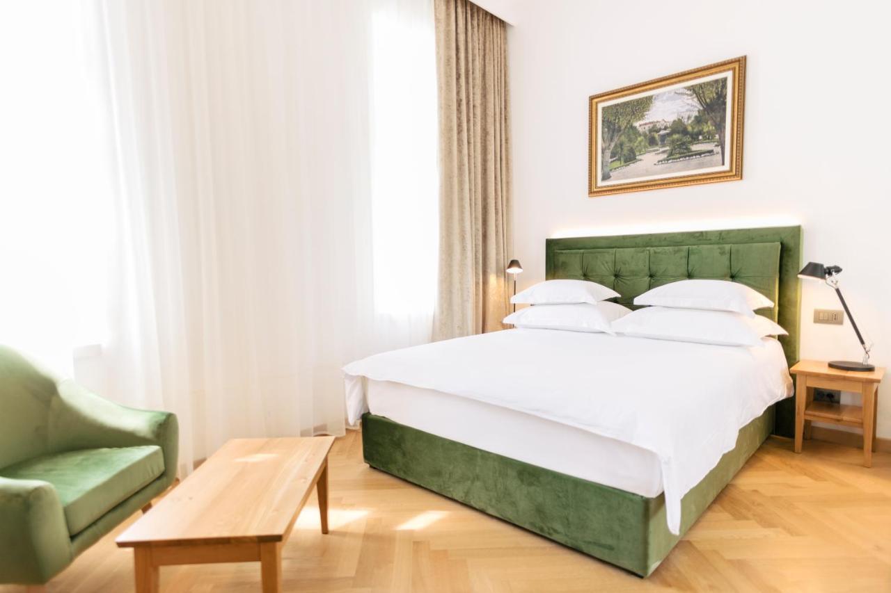 Grand Hotel Miramare Crikvenica Buitenkant foto A bedroom