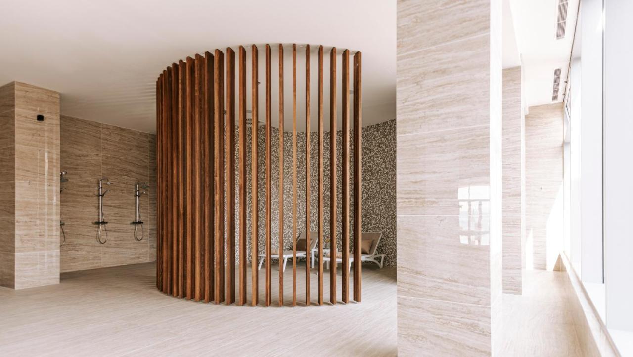 Grand Hotel Miramare Crikvenica Buitenkant foto A shower enclosure