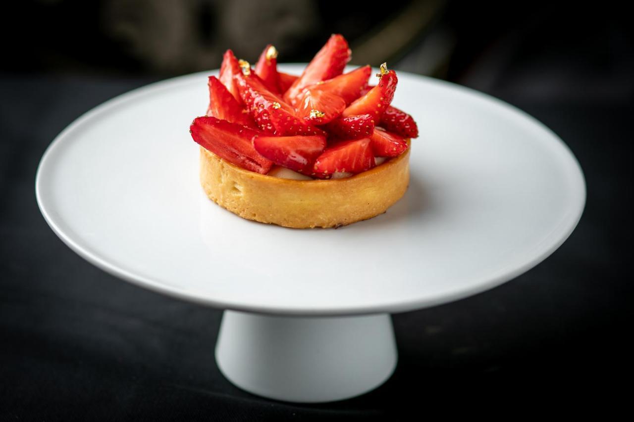 Grand Hotel Miramare Crikvenica Buitenkant foto A strawberry tart