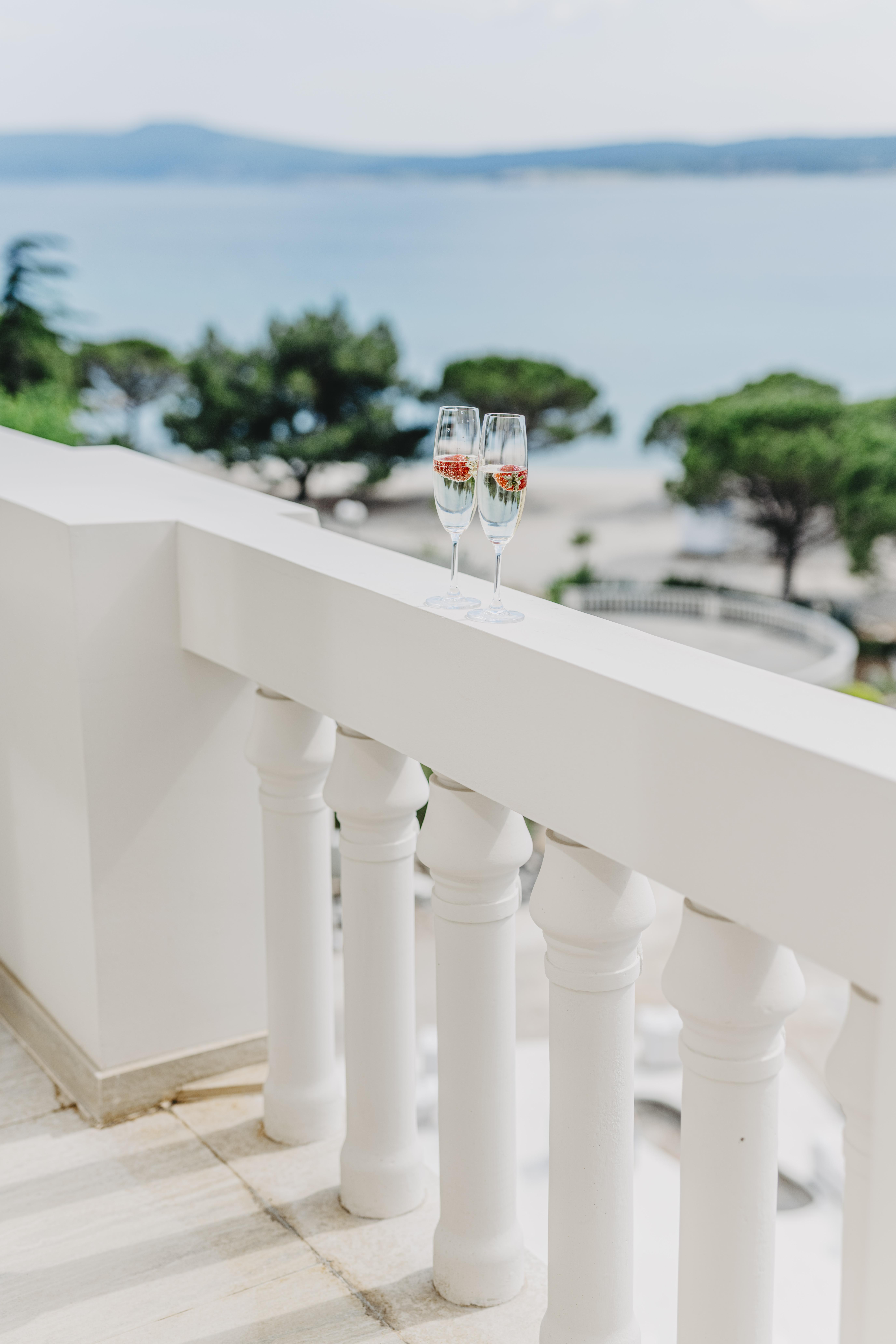 Grand Hotel Miramare Crikvenica Buitenkant foto A glass of champagne