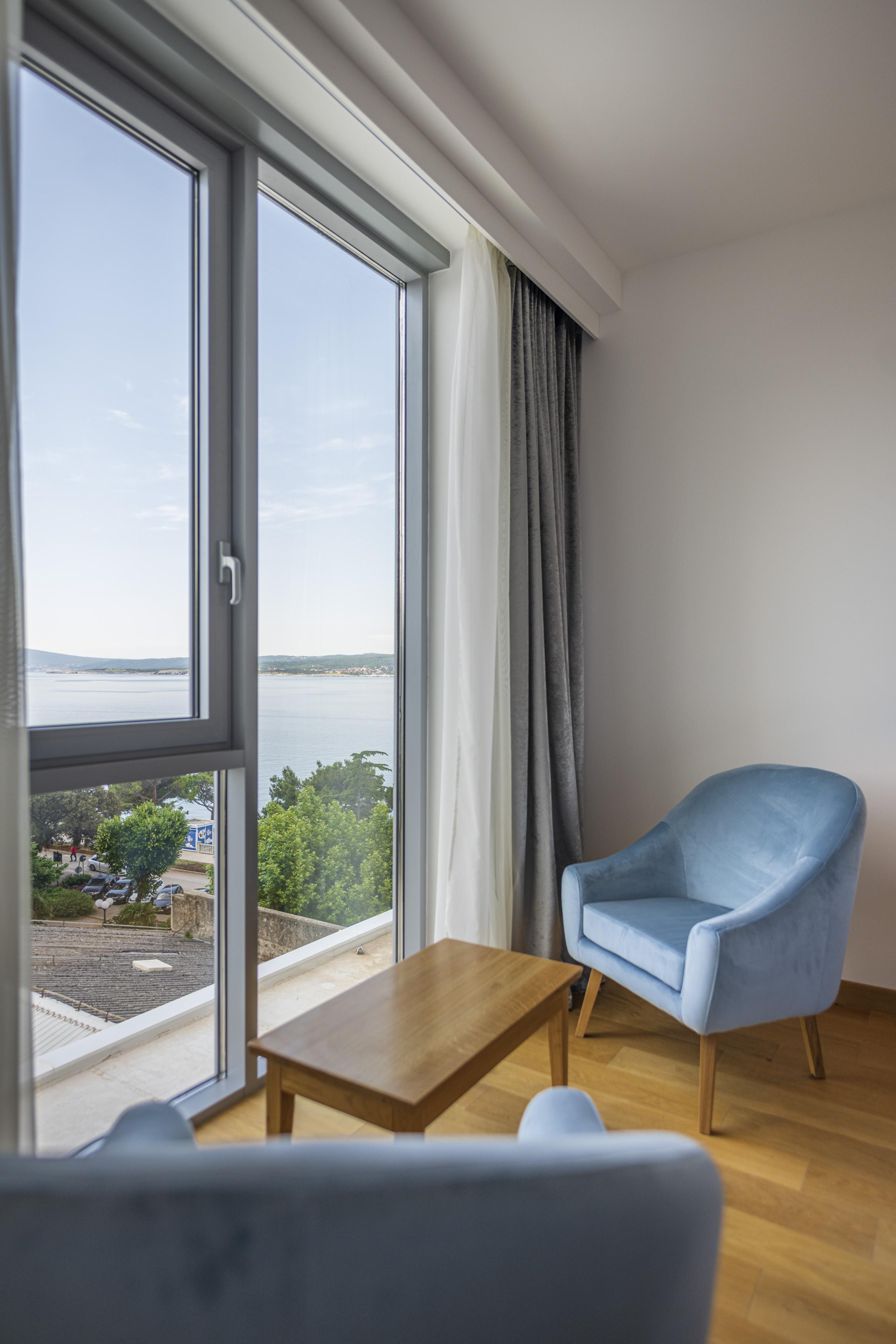 Grand Hotel Miramare Crikvenica Buitenkant foto A room at the hotel
