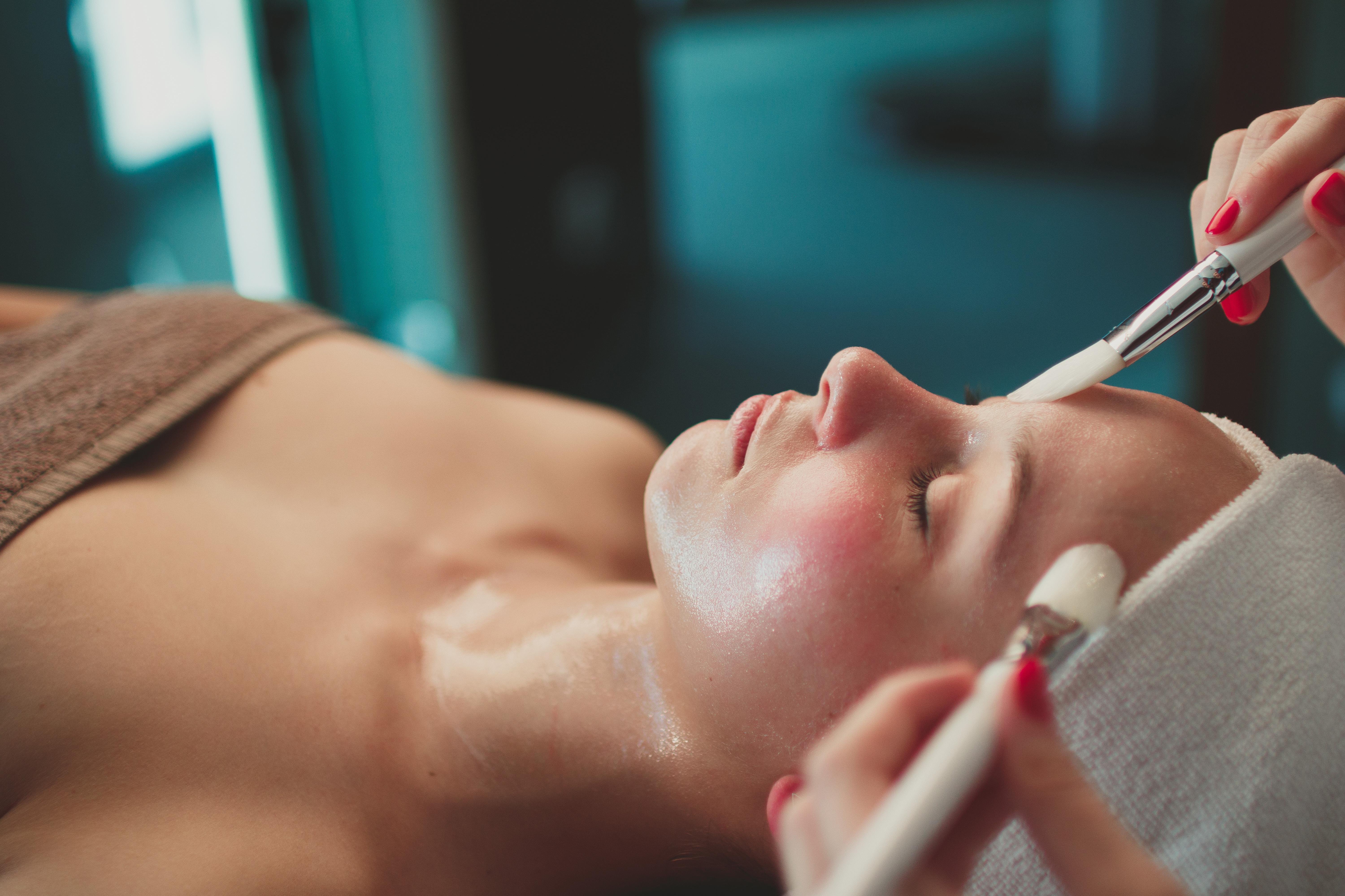 Grand Hotel Miramare Crikvenica Buitenkant foto A woman receiving a facial