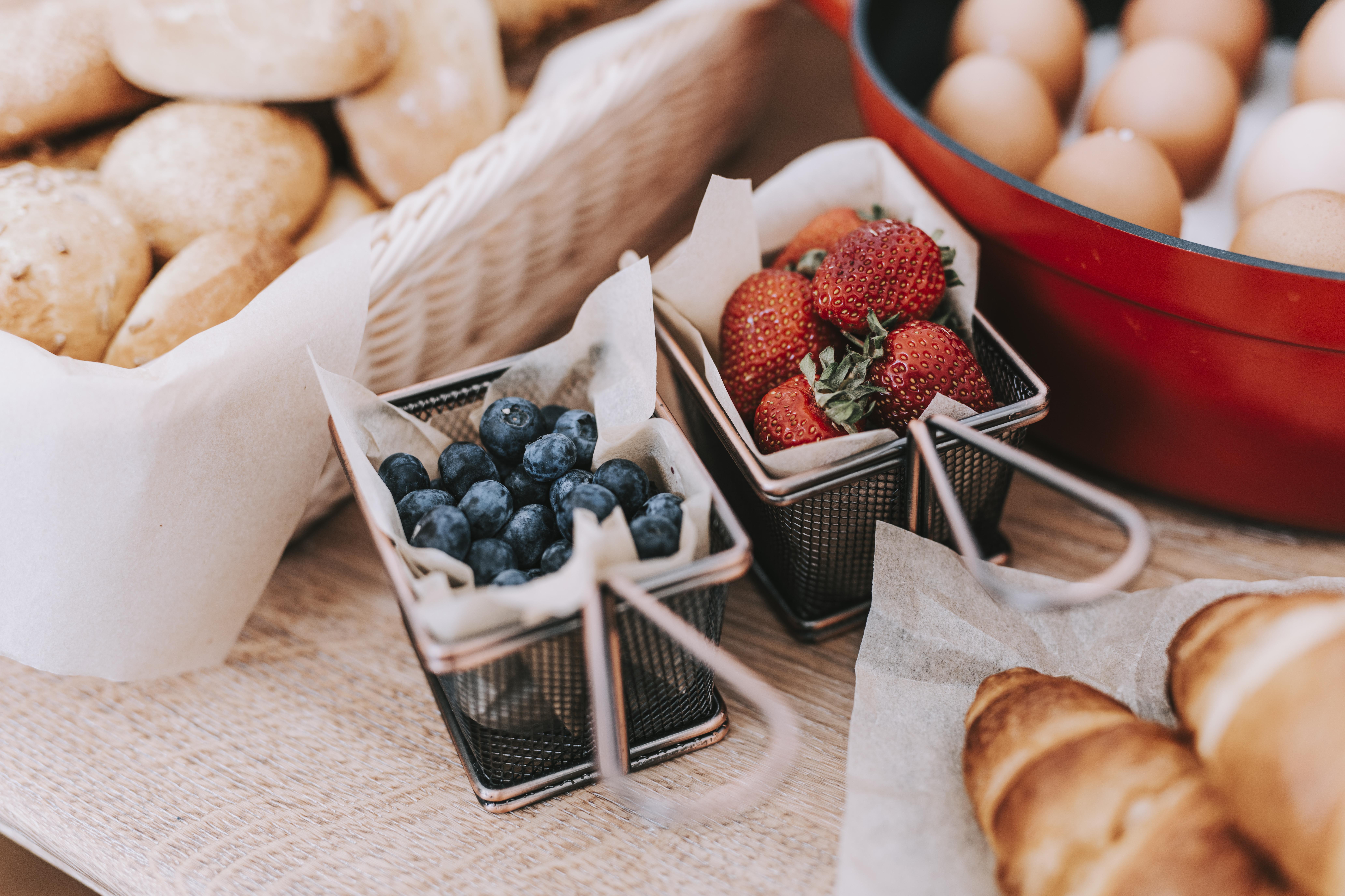 Grand Hotel Miramare Crikvenica Buitenkant foto Strawberries and blueberries in wire baskets