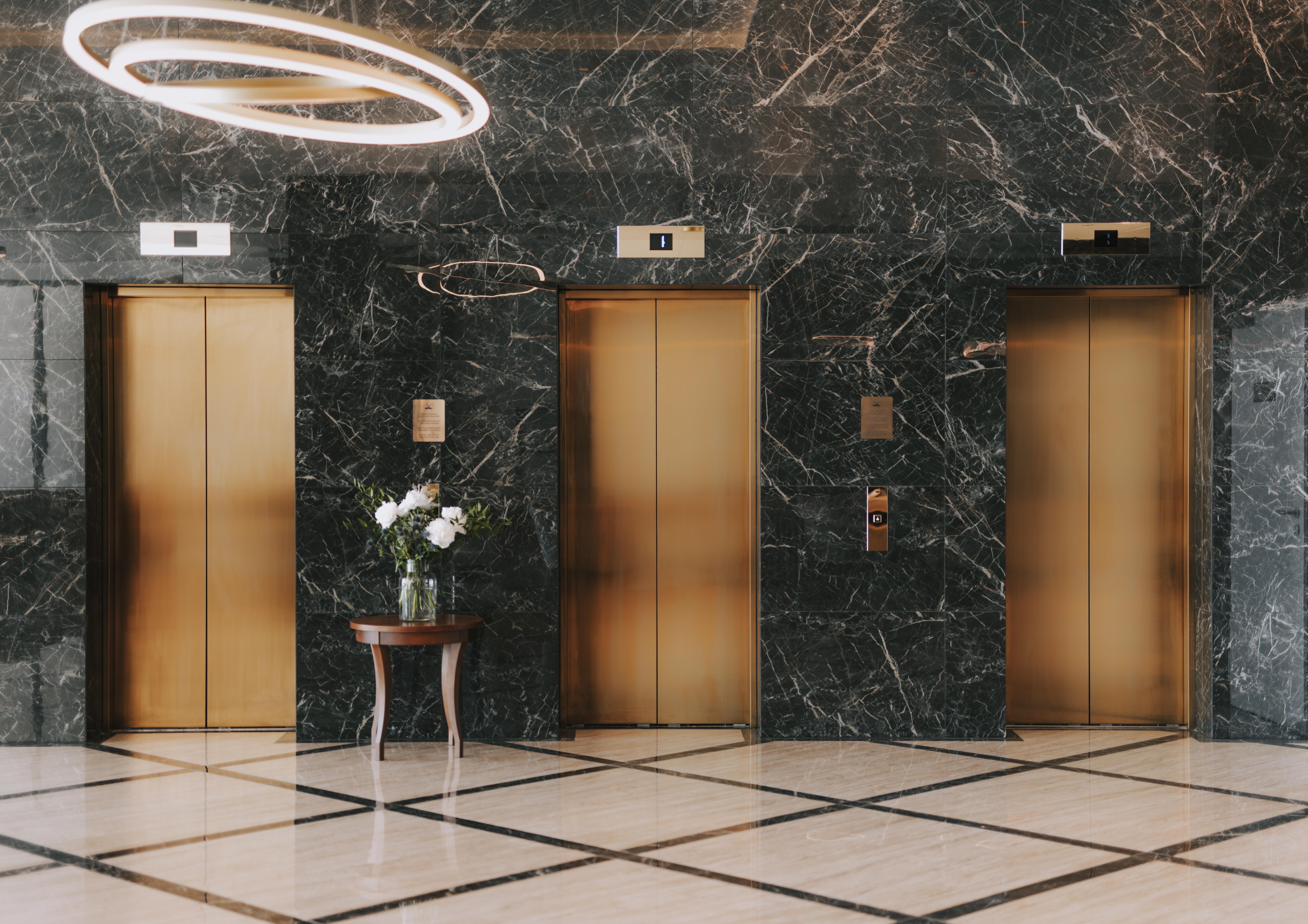 Grand Hotel Miramare Crikvenica Buitenkant foto Elevators in a hotel